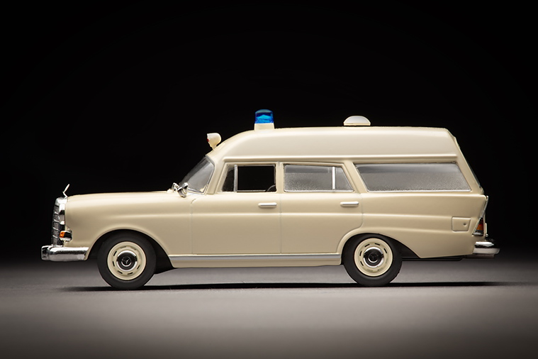 Mercedes-Binz W110 Binz Ambulance (1965)