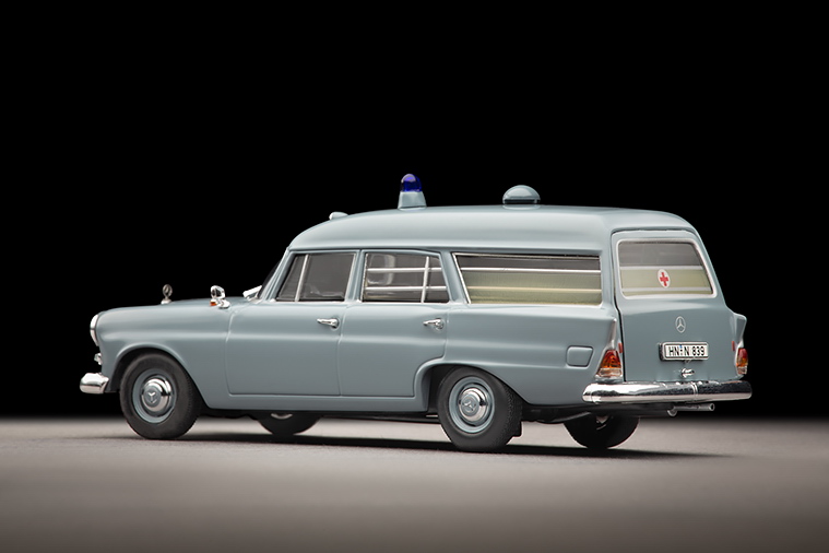 Mercedes-Binz W110 Binz (1961) Rotes Kreuz