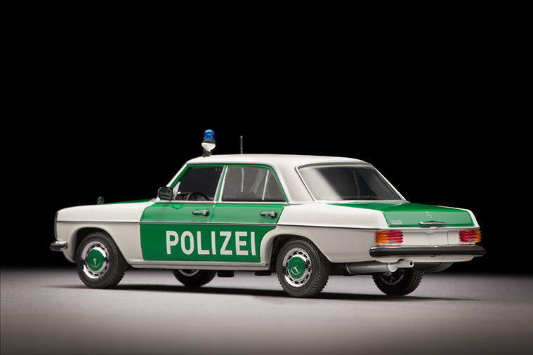 Mercedes 200D (W115) Polizei