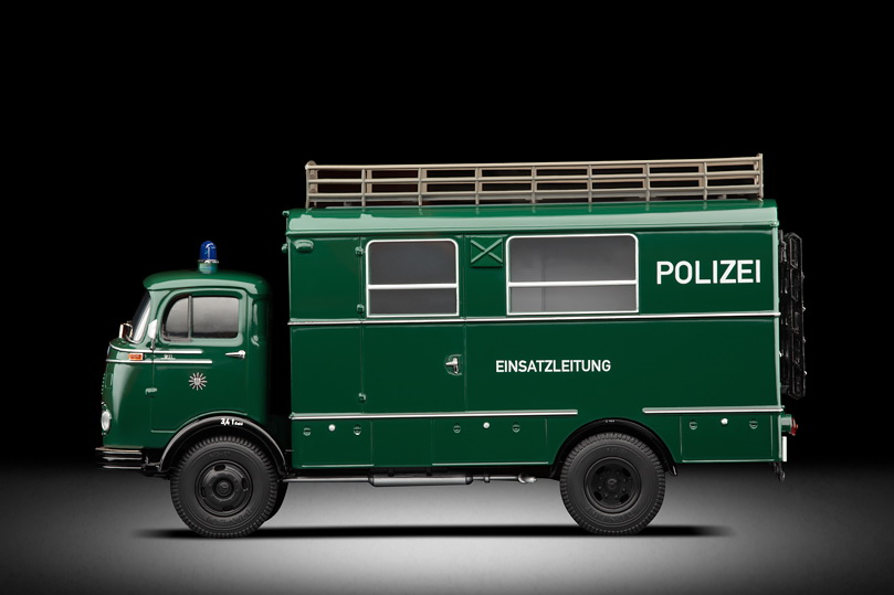 Mercedes-Benz LP 911 Polizei-Einsatzleitwagen L.E. (1966)