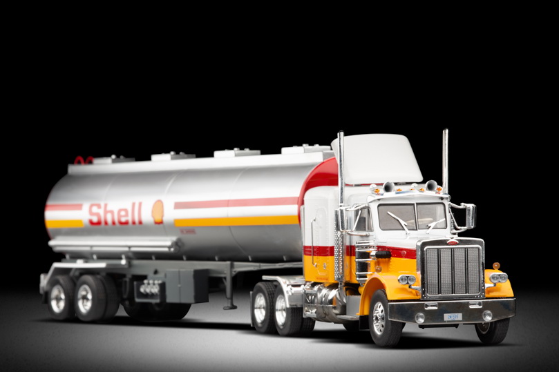 Peterbilt 359 Shell semi-trailer tanker (1974)