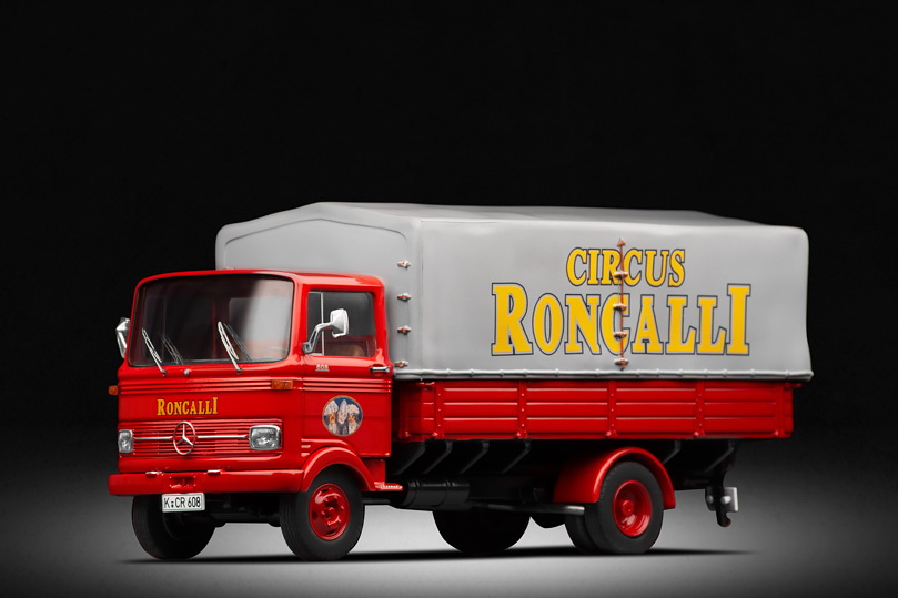 Mercedes-Benz LP608D Circus Roncalli (1965)