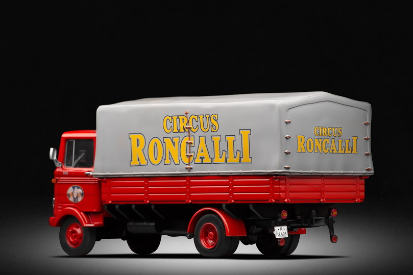 Mercedes-Benz LP608D Circus Roncalli (1965)