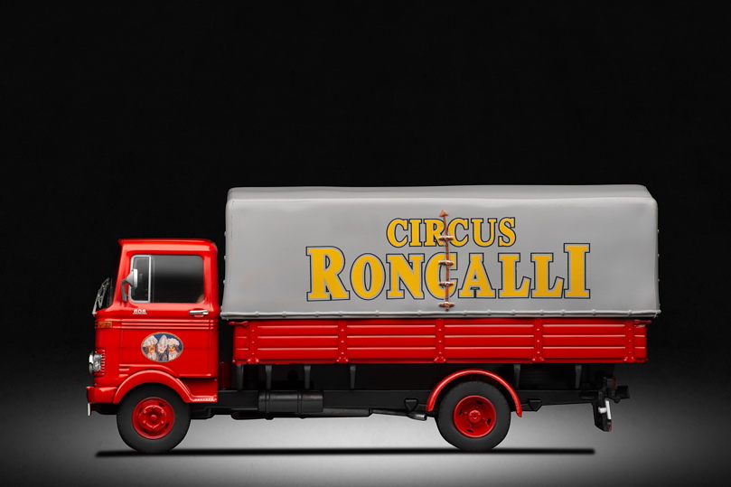 Mercedes-Benz LP608D Circus Roncalli (1965)